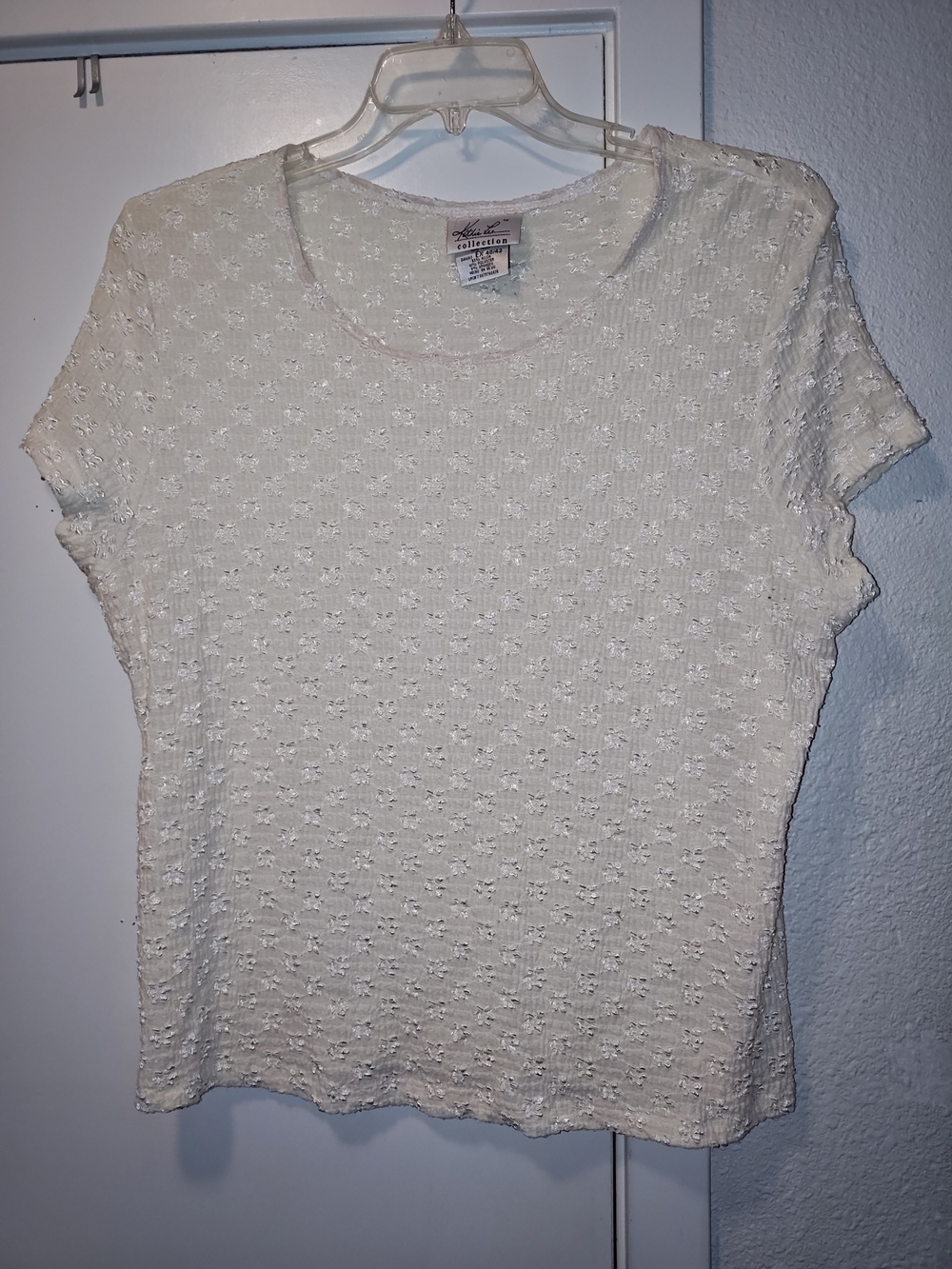 Kathy Lee Off-White Textured Floral Short Sleeve Tee